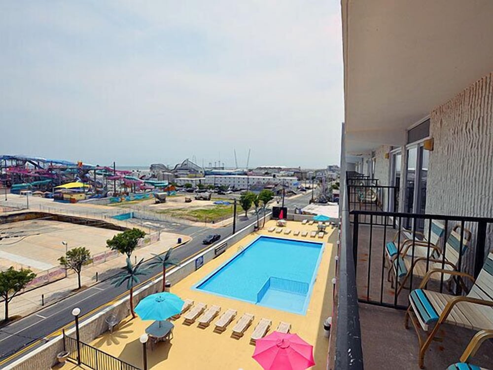 Beach Terrace Motor Inn 8/26