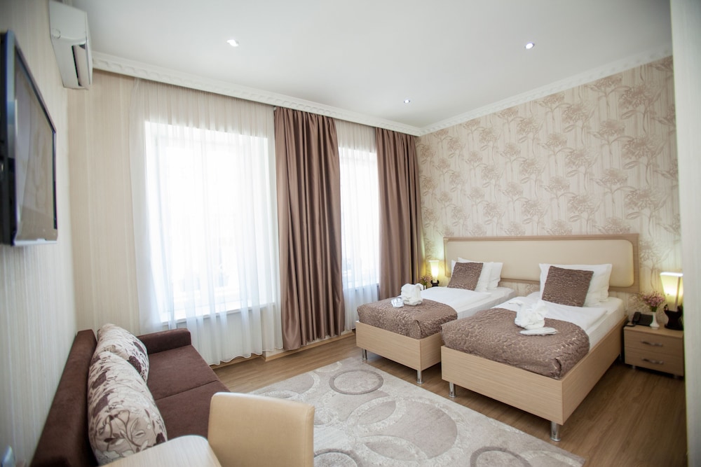 Standard Twin Room: