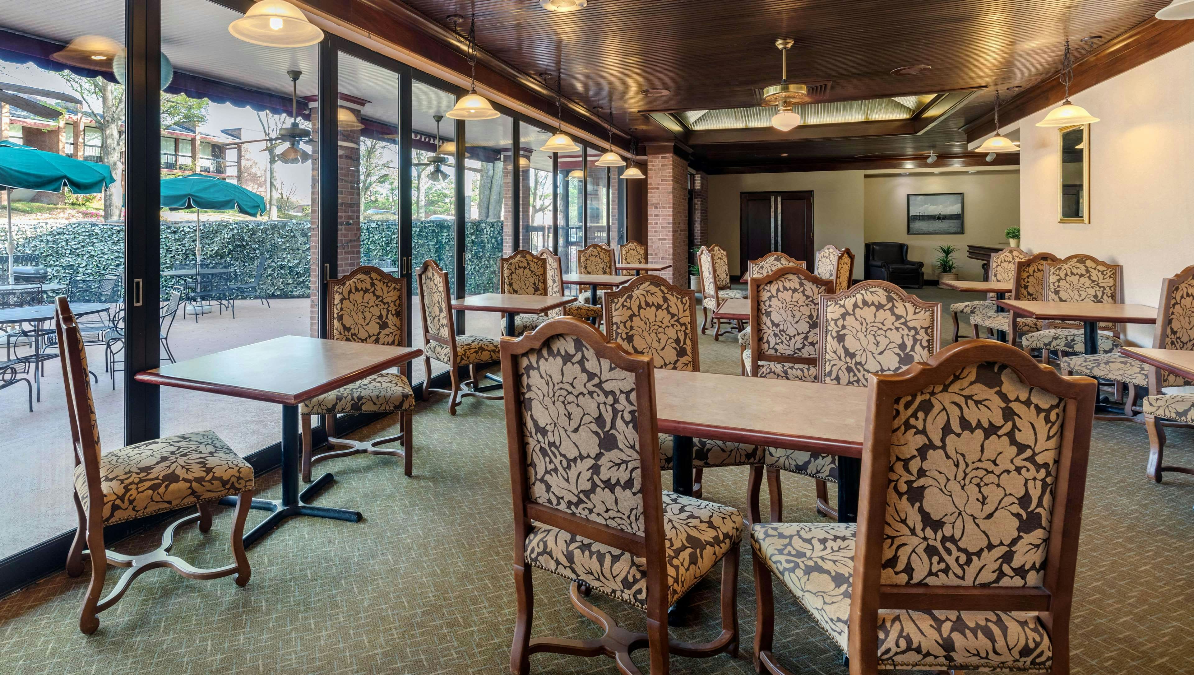 Magnuson Grand Hotel and Conference Center Tyler 32/59