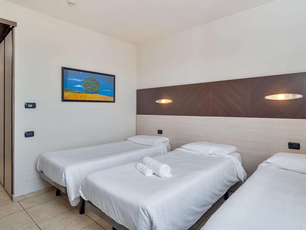STANDARD, TRIPLE, 3 BEDS
