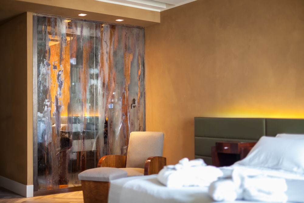 LIASSIDI WELLNESS SUITES 21/46