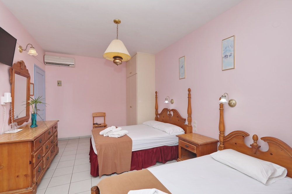 Dolphin Hotel 18/49