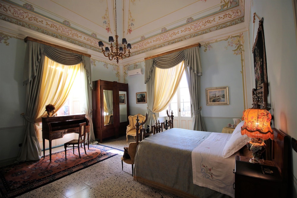 Palazzo De Castro 27/78