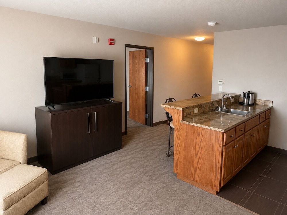 Astoria Hotel and Event Center 3/61