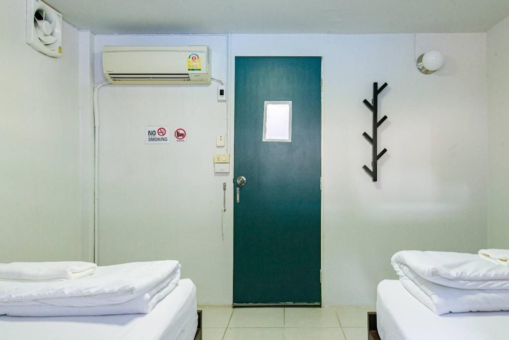 ASOKE MONTRI HOSTEL 16/50