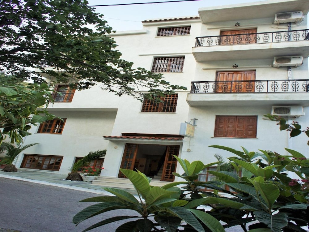 Anthemis Hotel 4/40
