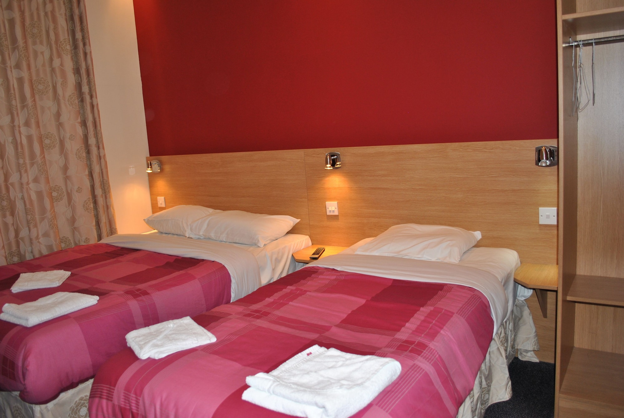 Room, Twin Beds