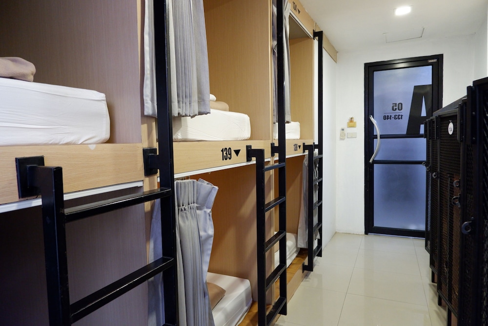 18 Coins Budget Hotel 57/67