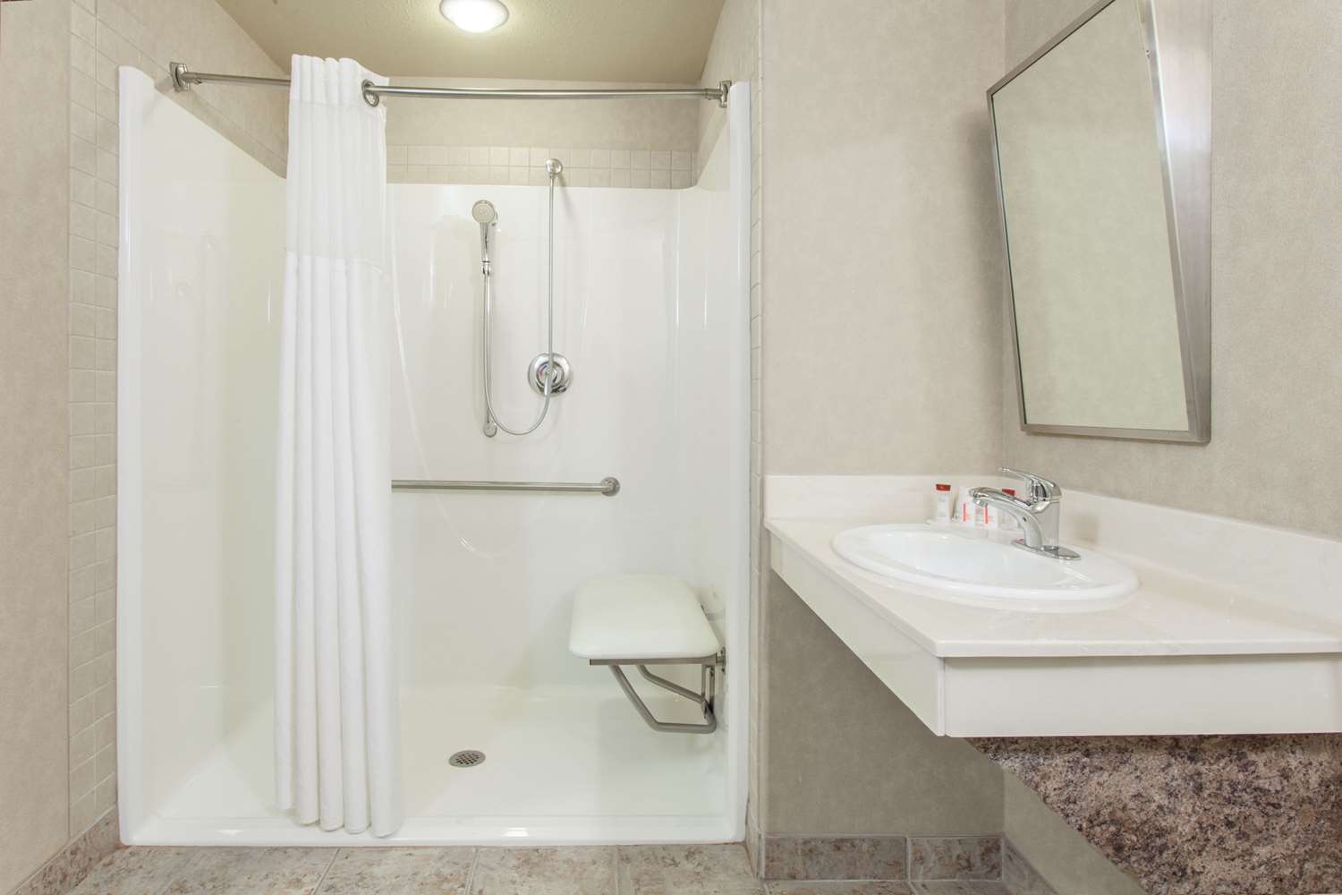 Ramada By Wyndham Camrose 10/11
