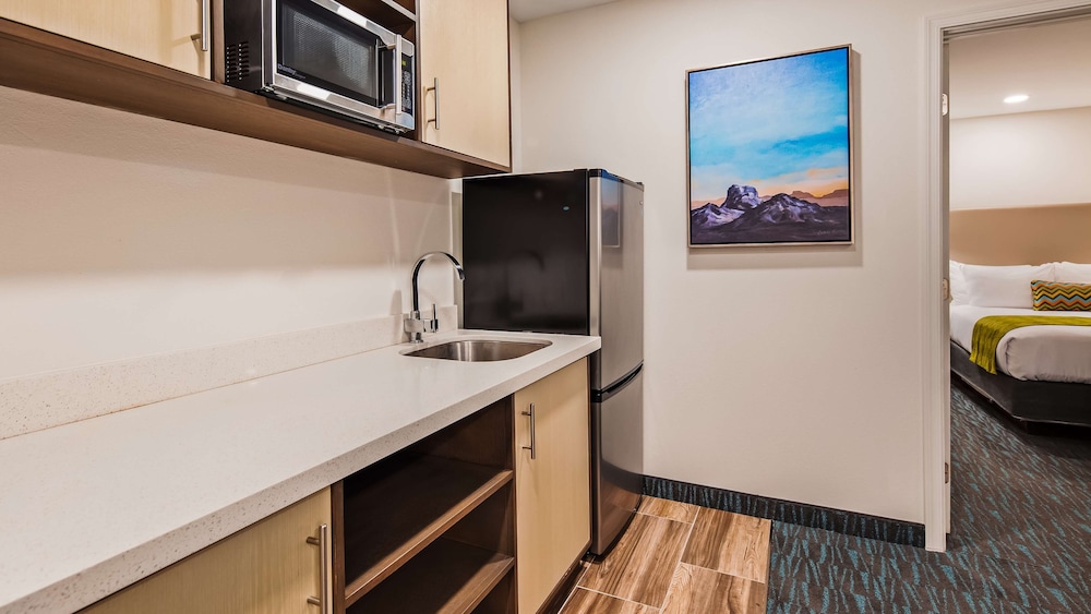 Best Western Plus Yuma Foothills Inn & Suites 36/41