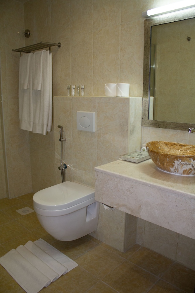 The Secure Inn Hotel Muscat 67/69