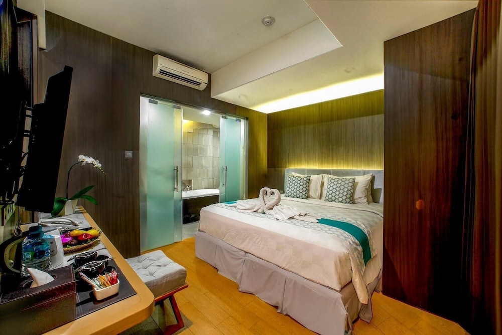 BEDROCK HOTEL 29/73