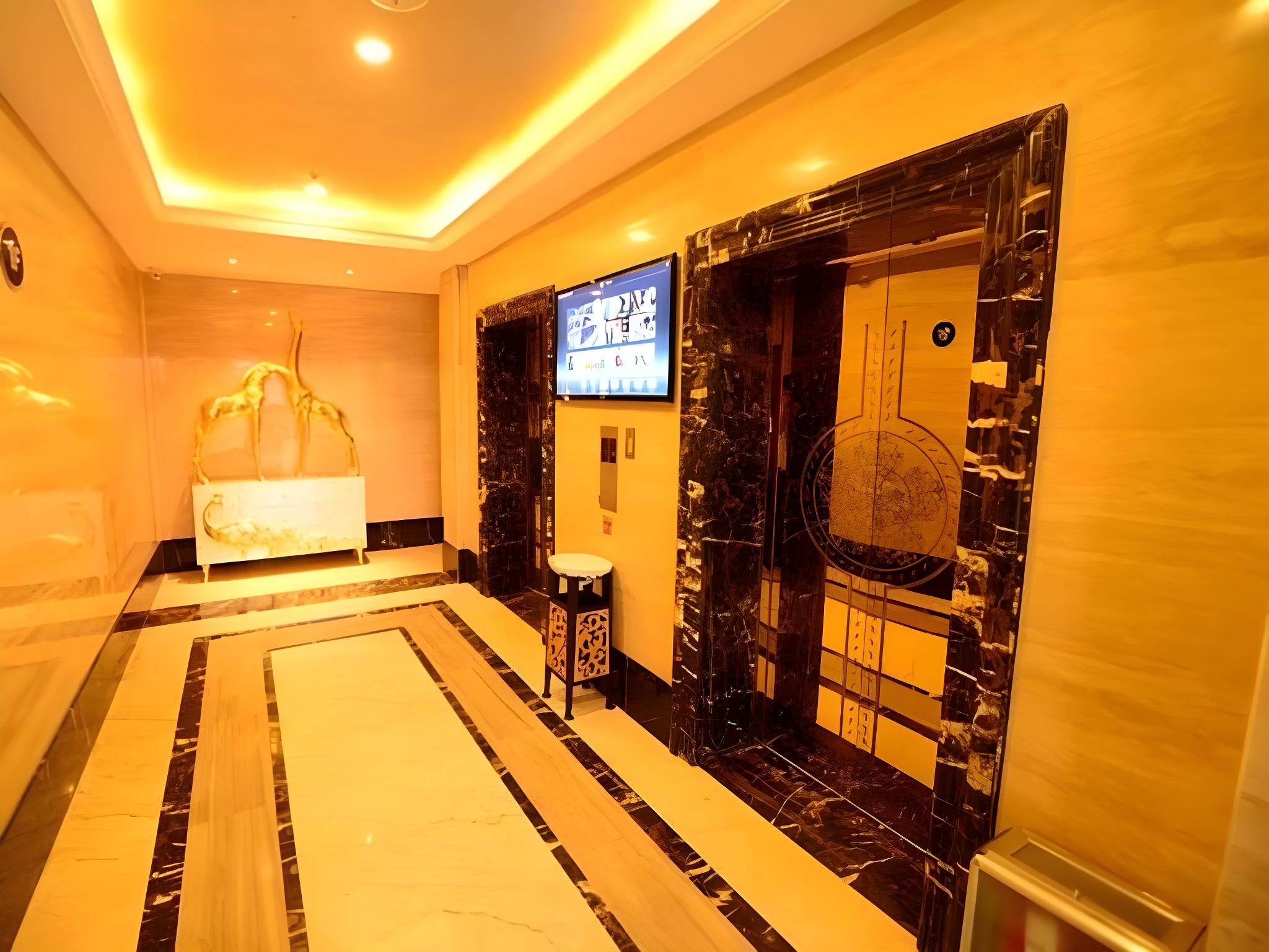 Mingdu Gloria Plaza Hotel Qingdao 12/21