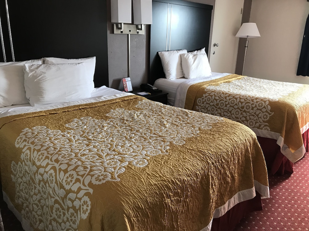 Days Inn By Wyndham Livonia - Detroit 27/59