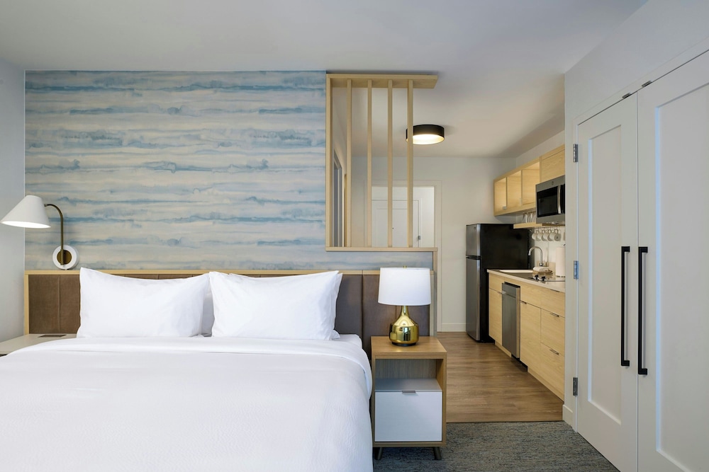 Quality Inn and Suites Miramar Beach detail