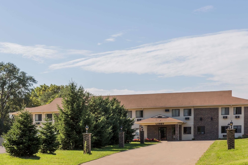Super 8 By Wyndham Madison 2/22