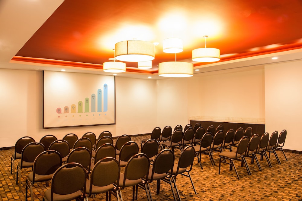 Fiesta Inn Queretaro Centro Sur 48/62