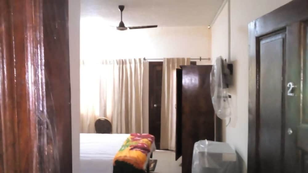 BAYINN HOTEL 25/26