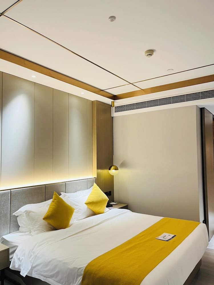 Poltton International Apartment (Guangzhou Panyu Government Affairs Center) 12/47