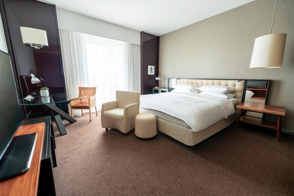 GRAND HYATT BERLIN 27/80