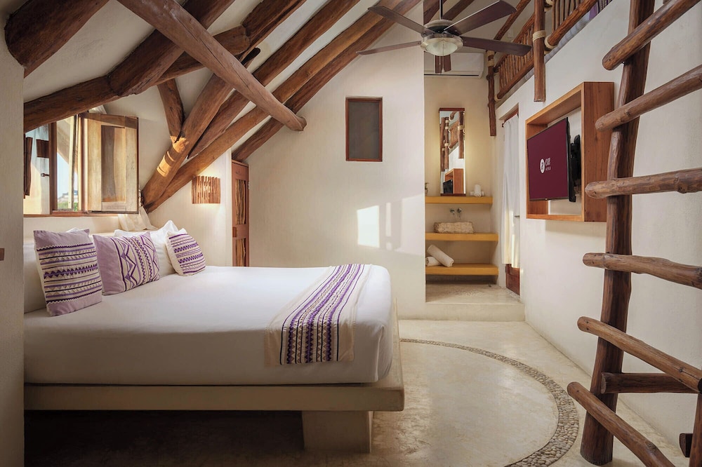 Hotel El Pueblito 14/50