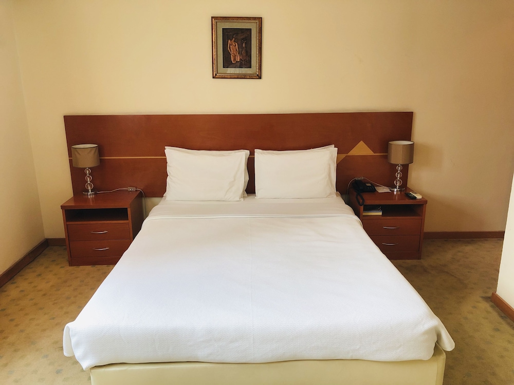 Golden Park Hotel 7/24