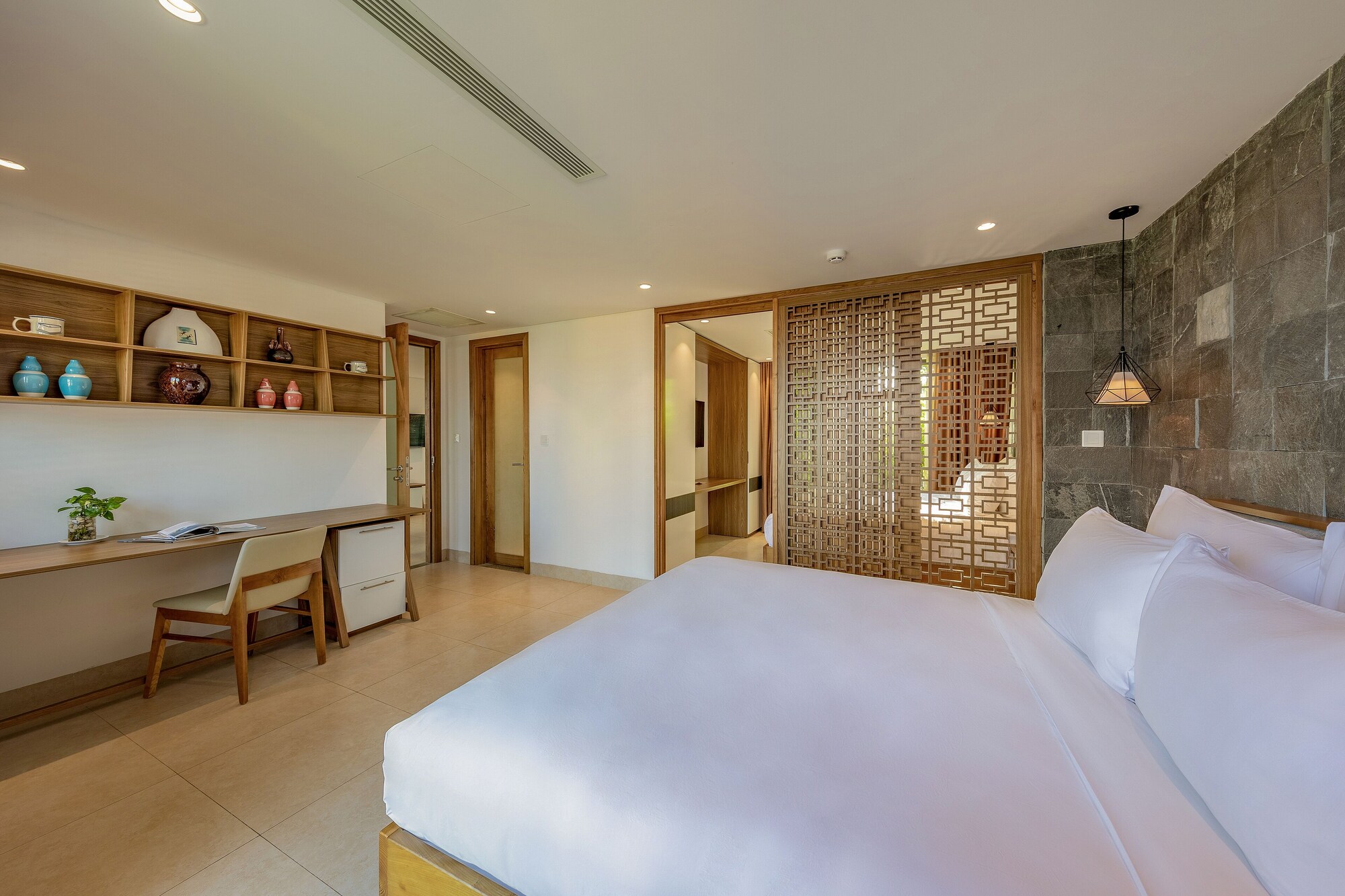 2 BEDROOMS, FAMILY, STUDIO, SUITE, CITY VIEW, BALCONY
