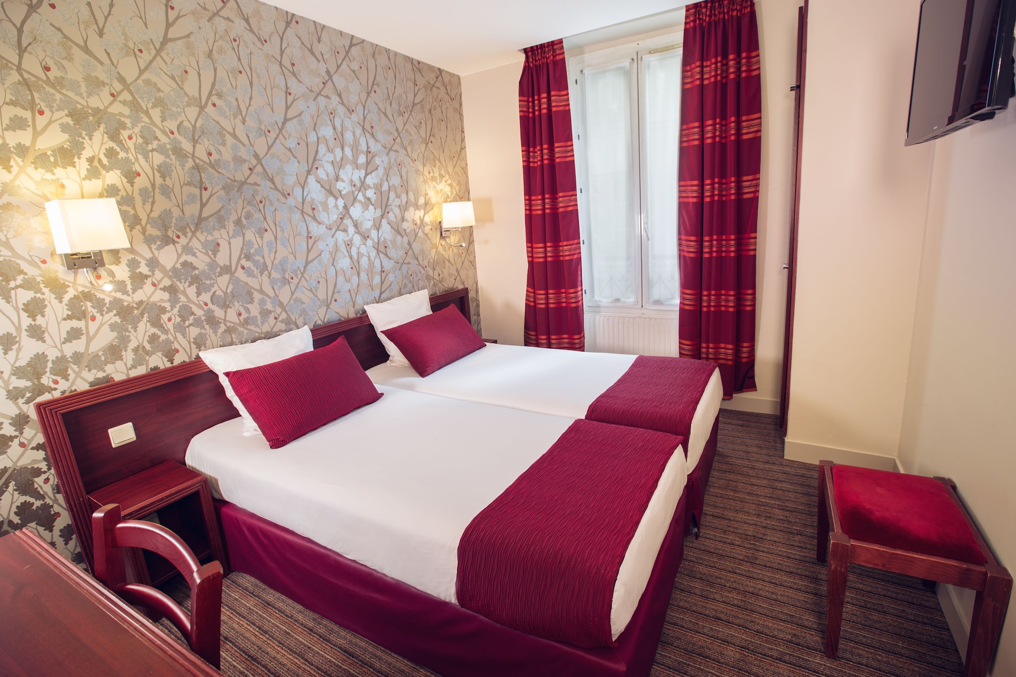 ROOM, TWIN BEDS