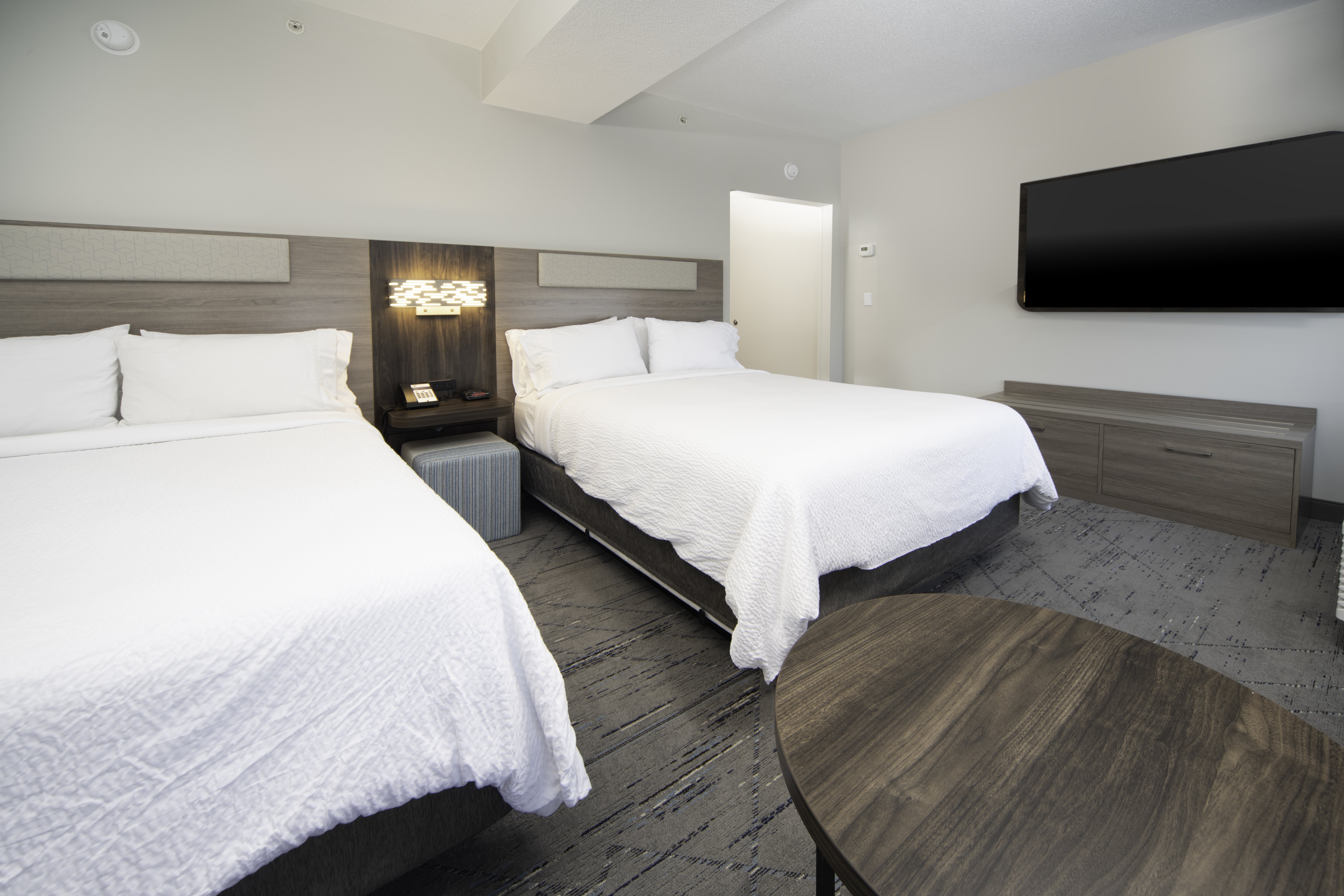 Holiday Inn Express Hotel Suites Indianapolis East 34/75