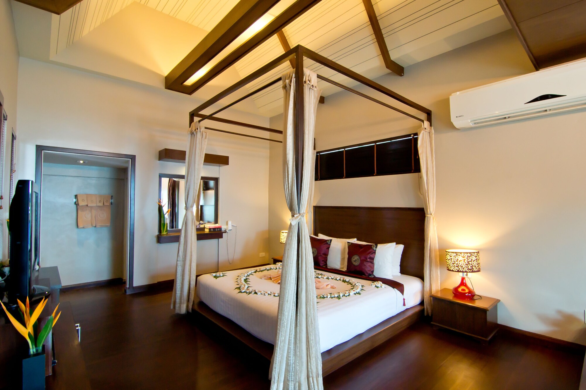 Luxury Beachfront Pool Villa
