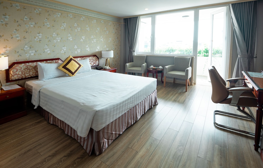 Lotus Saigon Hotel 19/62
