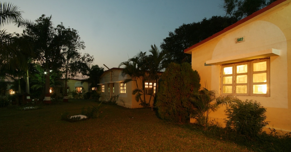 HOTEL KHANVEL RESORT 4/50