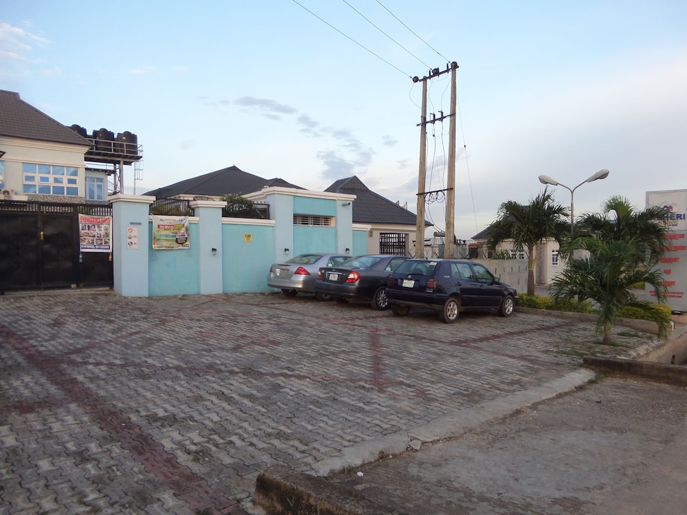 Alheri Suites 17/20