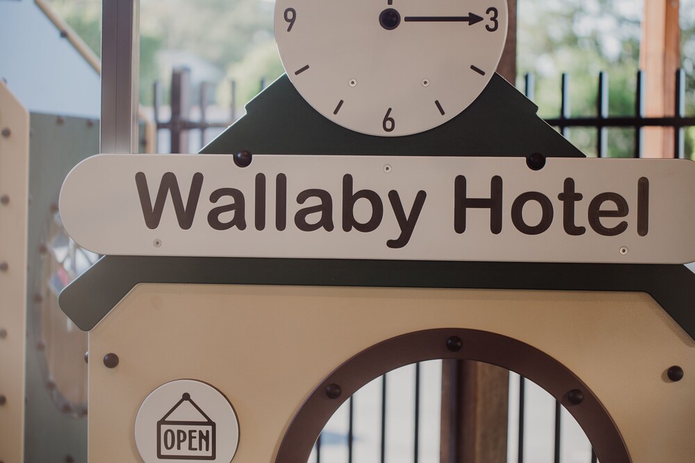 Wallaby Hotel 27/34