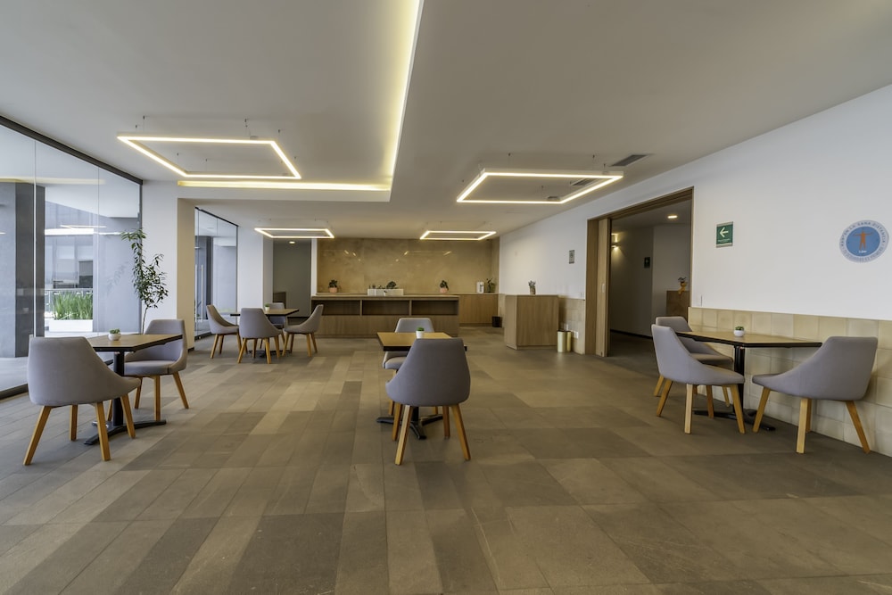 Stadia Suites Queretaro 35/44