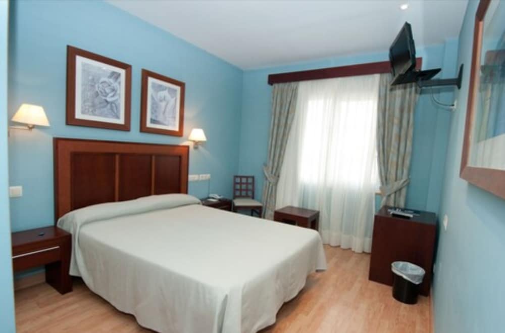 Hotel Santiago Leon 10/50