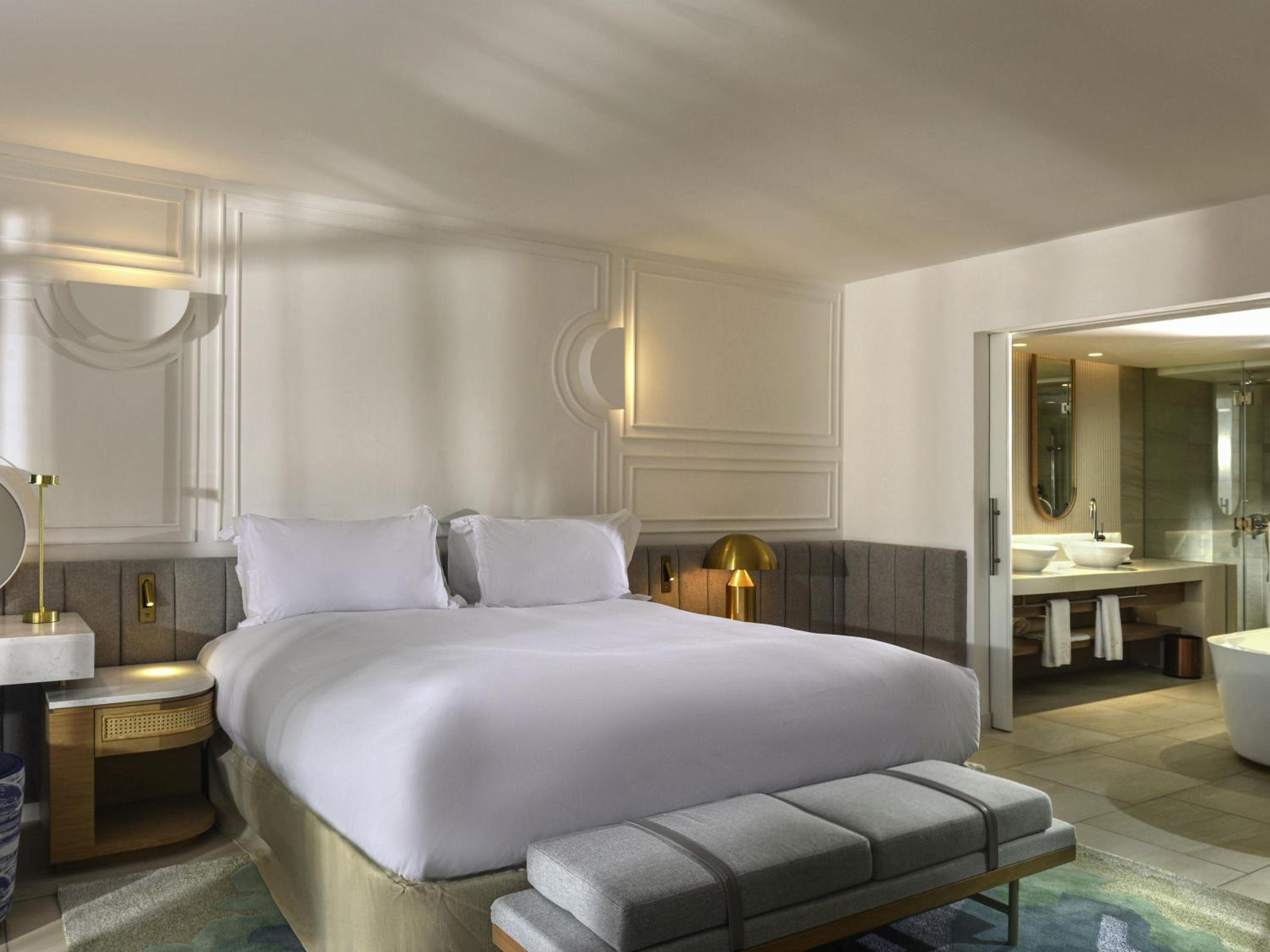 Opera, Suite, King Bed, Queen Bed, Ocean View, Sofa, Balcony or Terrace