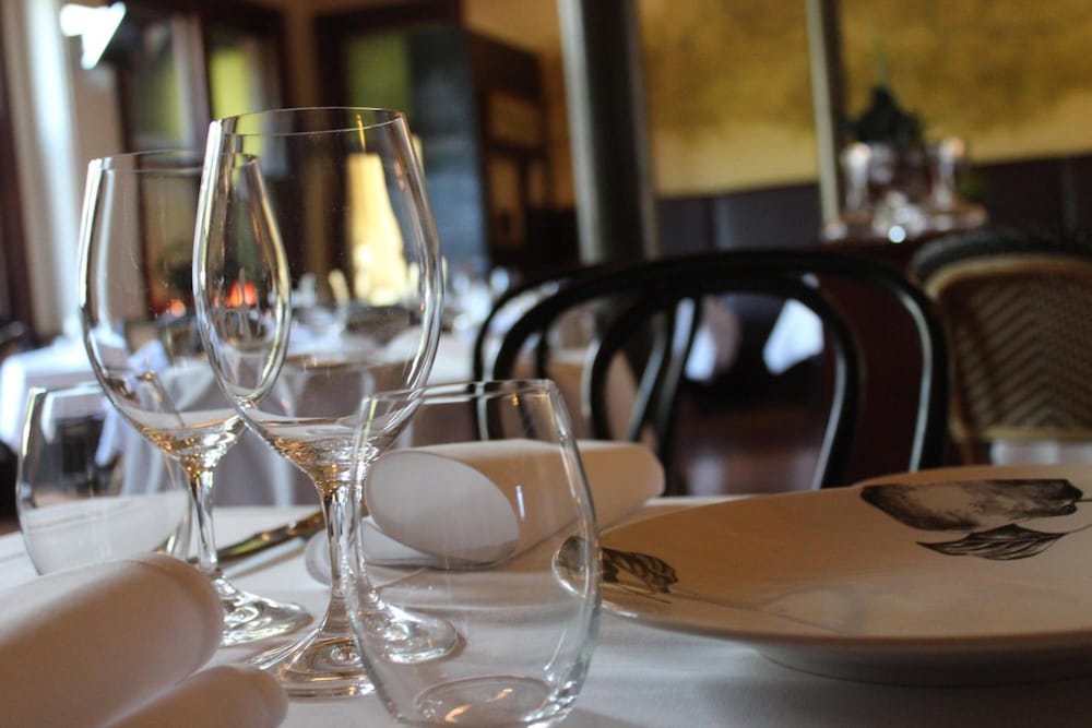 HEALESVILLE HOTEL 28/50