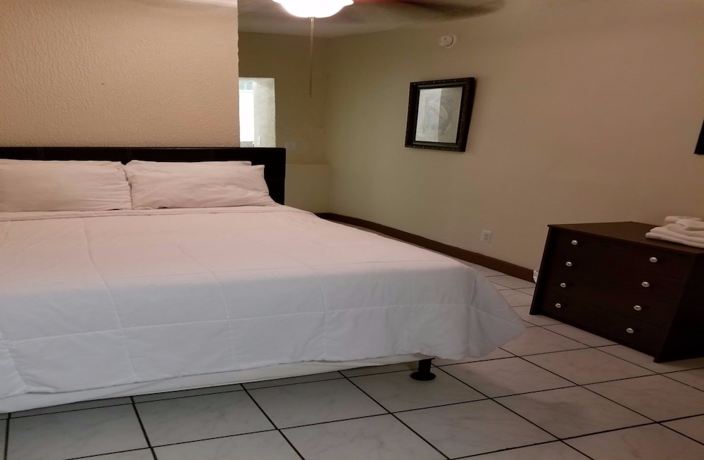 Monterey Inn Hotel 22/50