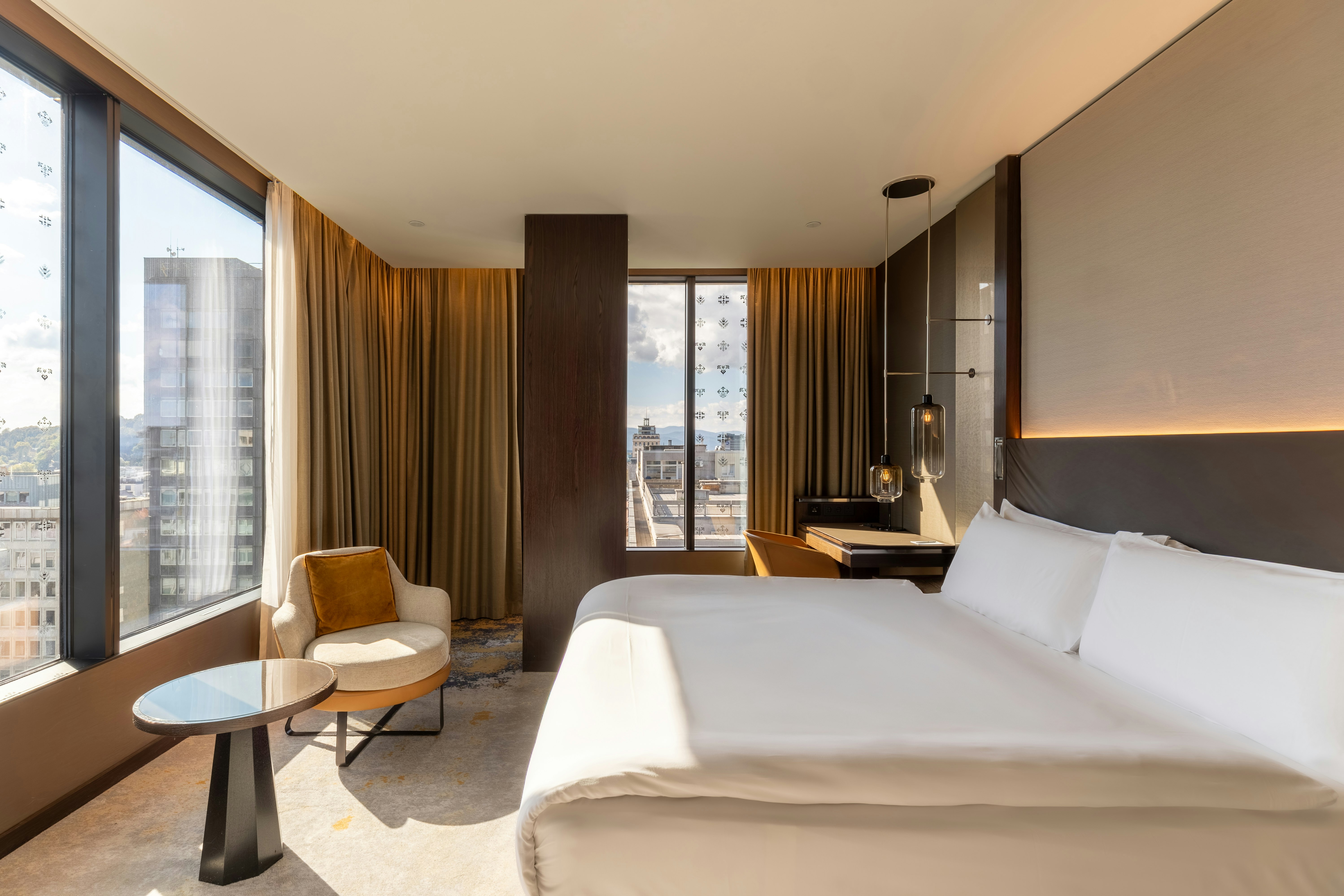 INTERCONTINENTAL LJUBLJANA 21/76