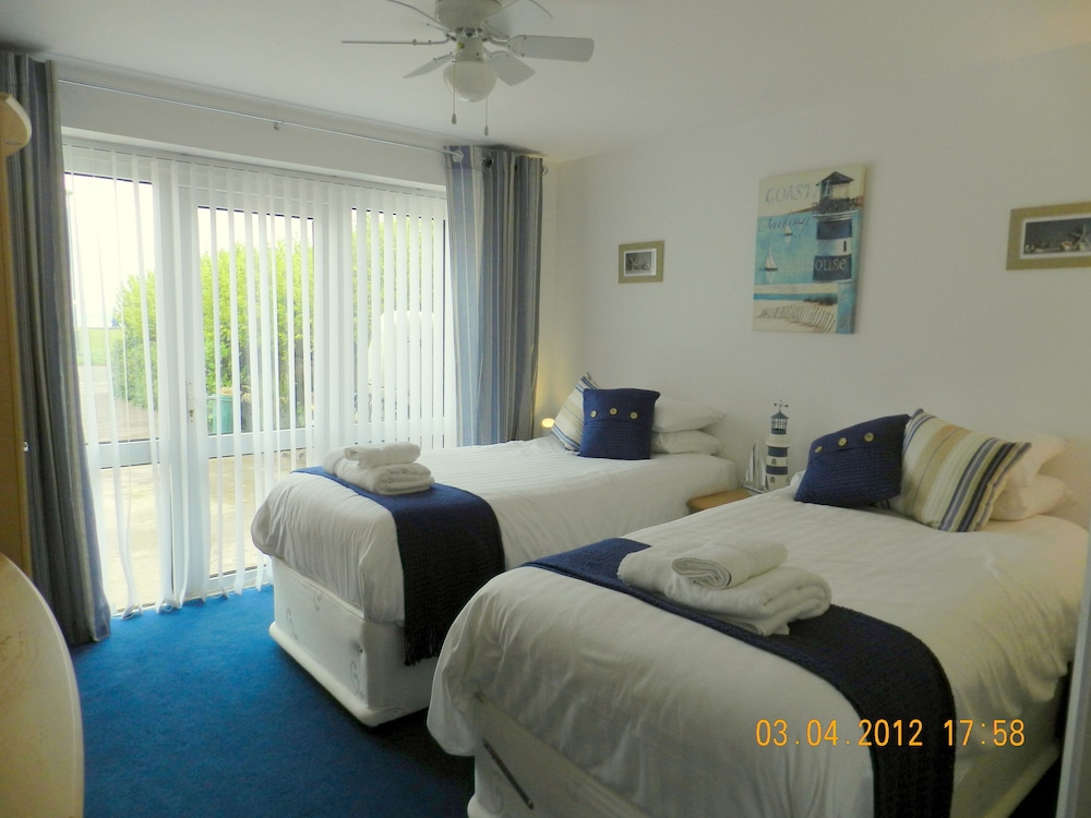 Watersedge Guest House 11/43