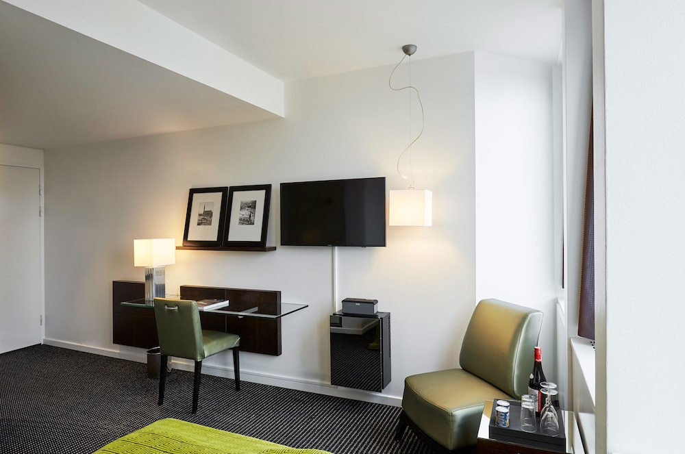 Square Hotel 26/43