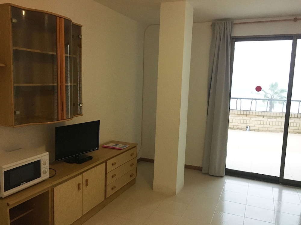 APARTAMENTOS BERNAT PIE DE PLAYA 3000 32/68