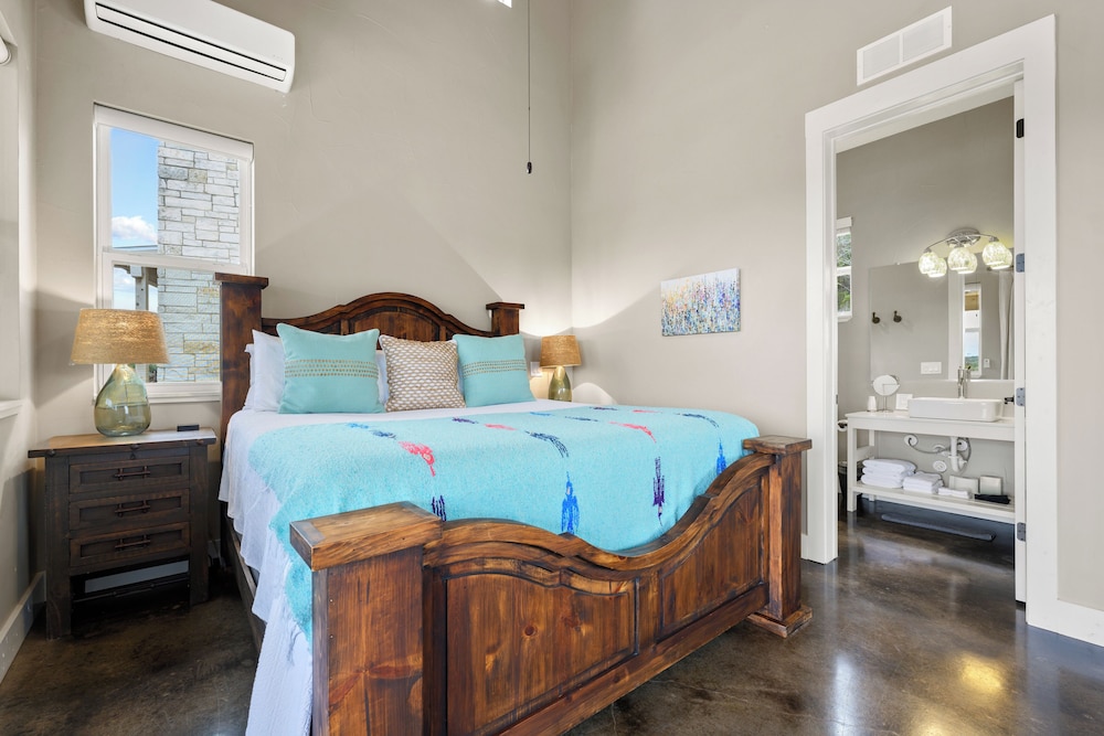 Premium, Studio, King Bed, Valley View, Kitchenette
