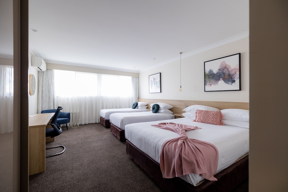 غرفة تنفيذية عائلية بسرير كوين وسريرين منفصلين، The Central Caleula Motor Lodge 3/4