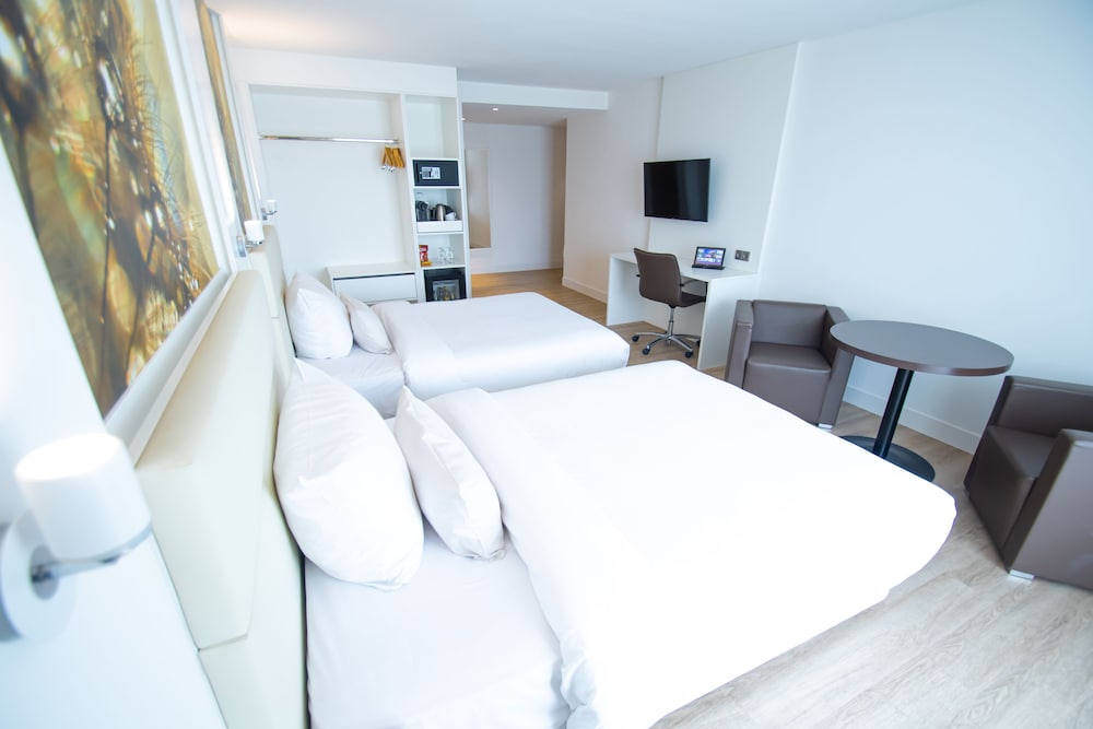 Superior, Twin Beds, City View, Balcony