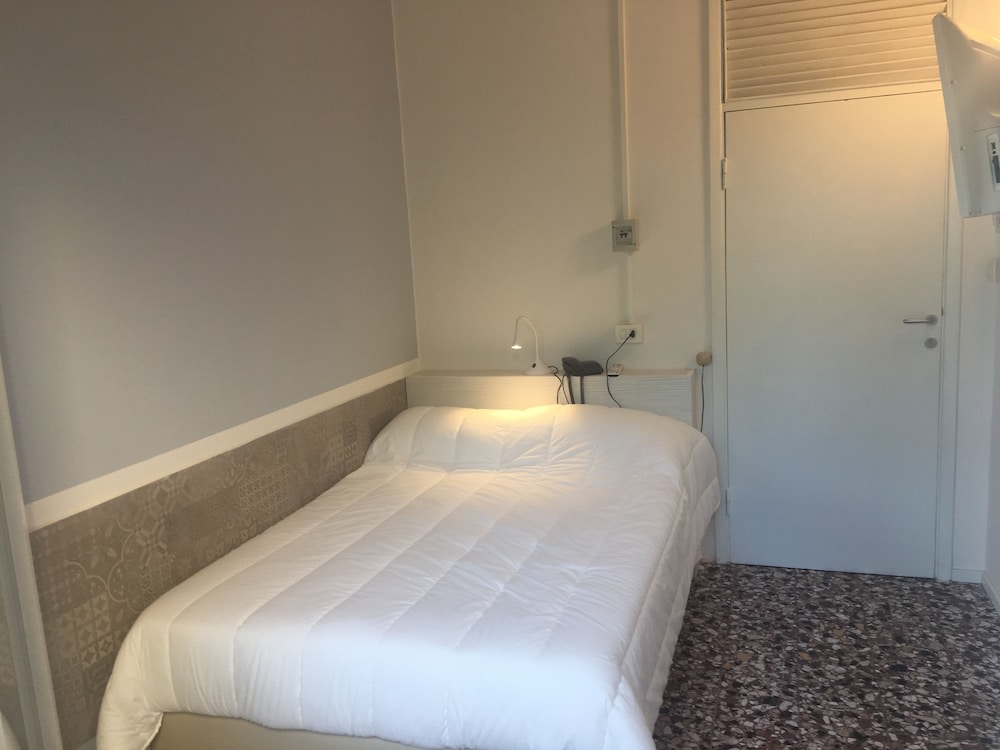 ROOM, SINGLE, DOUBLE BED, SEA VIEW, SHARED BATHROOM