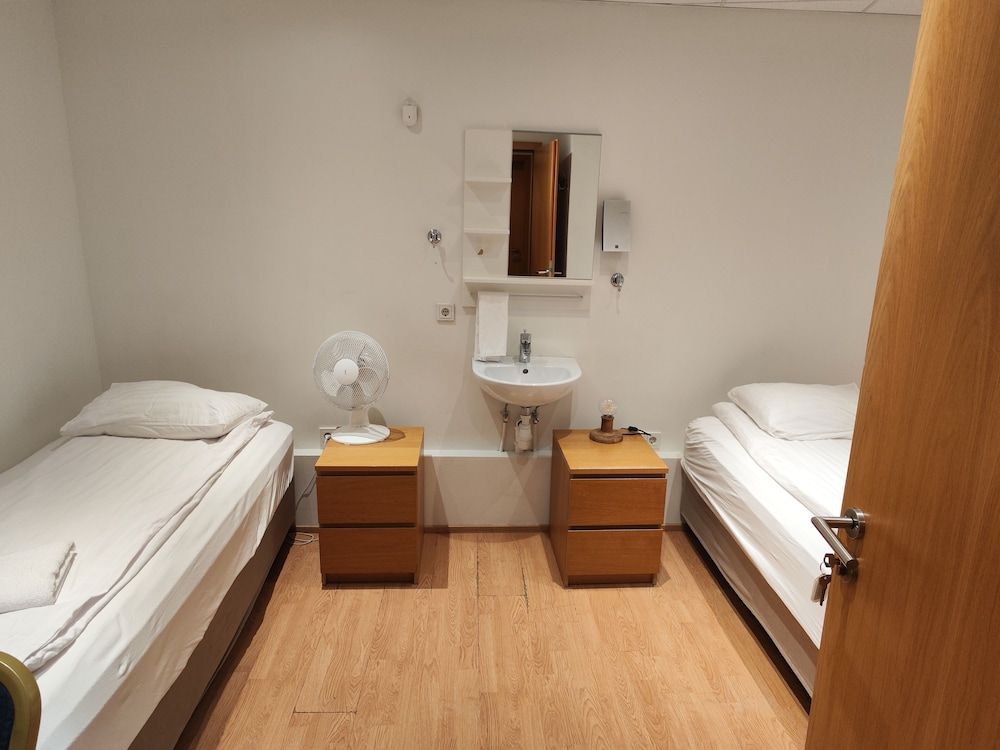 Economy, Twin Beds, Shared Bathroom, No Window