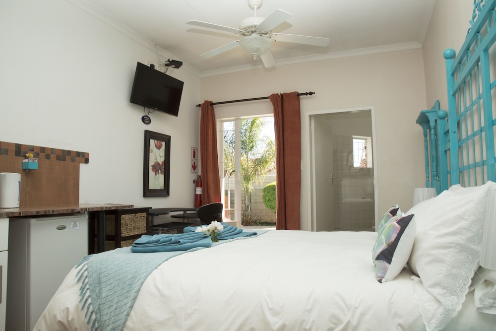 Xaviera Guest House 3/35