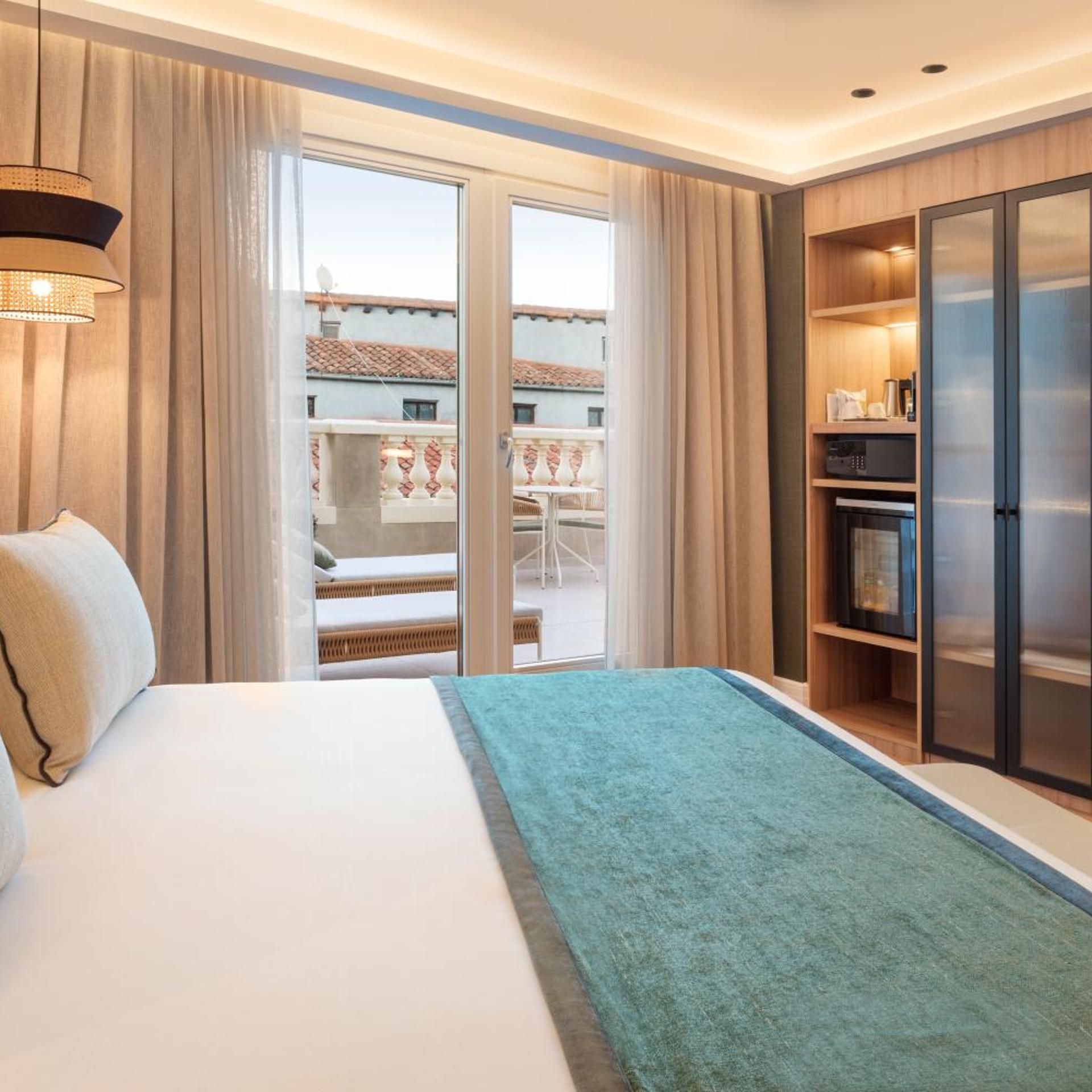 Junior Suite, King Bed, Private Pool, Terrace, Catalonia Atocha 3/4